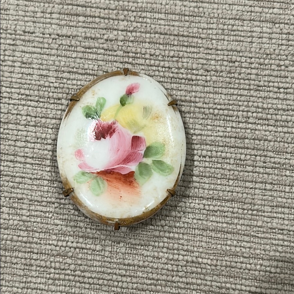 Vintage Victorian Rose Porcelain Painted brooch Pin C- Clasp Old 1940s